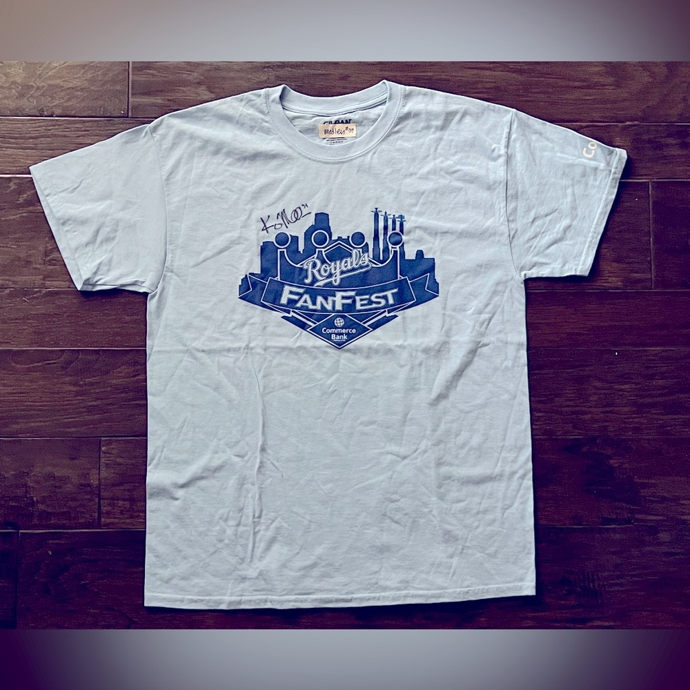 Kansas City Royals Kris Medlen Autographed T Shirt FanFest Atlanta Braves Auto